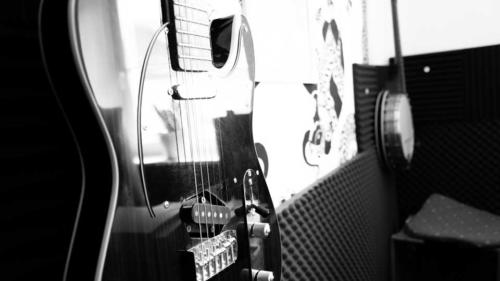 Gitarre und Benjo schwarz/weiß